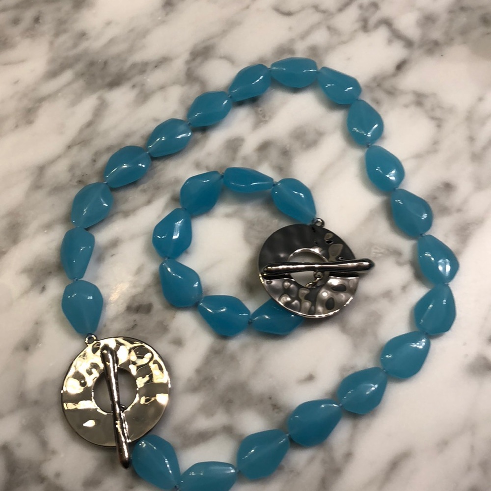 Turquoise stone and silver necklace/bracelet set